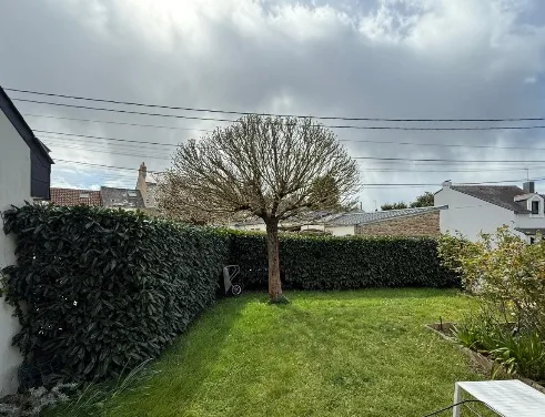 Taille de haie régulière et finitions soignées — MFB Paysage Nantes
